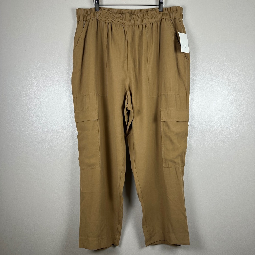 A New Day Women's 1X Cargo Pants Tan Elastic Waist Rayon Blend NEW